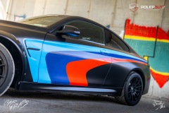 studio-ales-car-wrap-polep-aut-polepaut-design-bmw-m4-satin-black-m-stipe-pruhy-2_resize