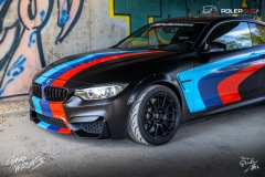 studio-ales-car-wrap-polep-aut-polepaut-design-bmw-m4-satin-black-m-stipe-pruhy-5_resize