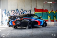 studio-ales-car-wrap-polep-aut-polepaut-design-bmw-m4-satin-black-m-stipe-pruhy-7_resize