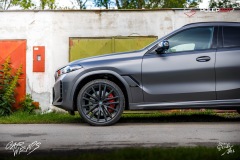 studio-ales-car-wrap-polep-aut-polepaut-design-bmw-x6-arlon-charcoal-satin-metallic-6_resize