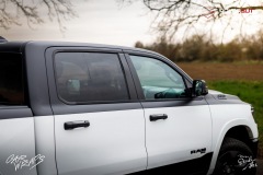 studio-ales-car-wrap-polep-aut-polepaut-dodge-ram-kpmf-black-matt-1500-design-half-nymburk-6_resize