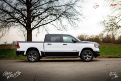 studio-ales-car-wrap-polep-aut-polepaut-dodge-ram-kpmf-black-matt-1500-design-half-nymburk-7_resize