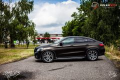 studio-ales-car-wrap-polep-aut-celopolep-polepaut-mercedes-benz-gle-3m-satin-gold-dust-black-8-scaled