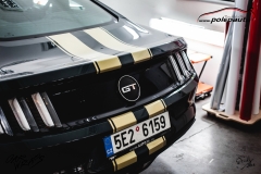 studio-ales-car-wrap-polep-aut-design-mustang-stripes-gold-kpmf-starlight-2